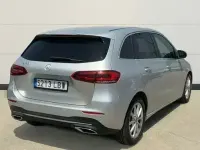 Usado Mercedes B180 136 CV (100 kW) 2019 Gris / plata Utilitario