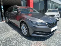 Usado Skoda Superb Ambition 150 CV (110 kW) 2022 Gris / plata Familiar