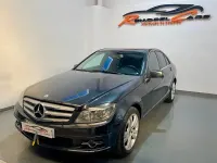 Usado Mercedes C200 Avantgarde 136 CV (100 kW) 2010 Gris / plata Berlina
