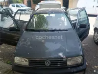 Usado VW Vento 75 CV (55 kW) 1992 Gris / plata Berlina