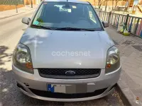 Usado Ford Fiesta Trend 80 CV (58 kW) 2006 Gris / plata Utilitario