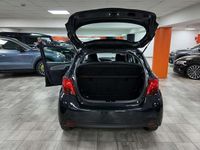 Usado Toyota Yaris Hybrid Advance 99 CV (72 kW) 2017 Negro Utilitario