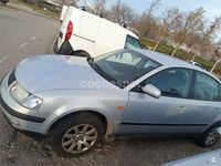 Usado VW Passat Comfortline 115 CV (84 kW) 2000 Gris / plata Berlina