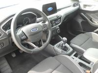 Usado Ford Focus Trend 125 CV (91 kW) 2021 Plata perla moondust Berlina