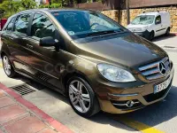 Usado Mercedes B180 109 CV (80 kW) 2010 Marrón Monovolumen