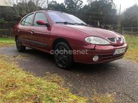 Usado Renault Mégane Authentique 80 CV (58 kW) 2002 Granate Berlina