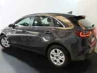 Usado Kia Ceed 136 CV (100 kW) 2024 Gris / plata Utilitario