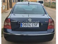 Usado VW Passat Comfortline 130 CV (95 kW) 2004 Azul Berlina