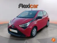 Usado Toyota Aygo X-play 72 CV (52 kW) 2022 Rojo
