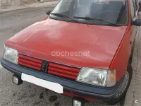 Usado Peugeot 205 60 CV (44 kW) 1998 Rojo Utilitario