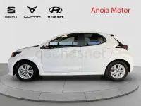 Usado Toyota Yaris Hybrid Active 116 CV (85 kW) 2022 Blanco Berlina