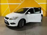 Usado Ford Focus Trend 90 CV (66 kW) 2008 Blanco Berlina