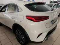 Usado Kia XCeed 160 CV (117 kW) 2022 Deluxe white SUV