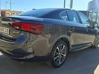 Usado Toyota Avensis Advance 143 CV (105 kW) 2015 Gris / plata Berlina