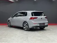 Usado VW Golf VIII GTI 245 CV (180 kW) 2021 Gris / plata Berlina