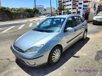 Usado Ford Focus Trend 100 CV (73 kW) 2005 Gris / plata Berlina