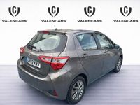 Usado Toyota Yaris Active 69 CV (50 kW) 2019 Beige Berlina