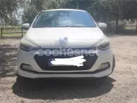 Usado Hyundai i20 84 CV (61 kW) 2016 Blanco Berlina