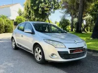 Usado Renault Mégane Dynamique 106 CV (77 kW) 2010 Plateado Utilitario