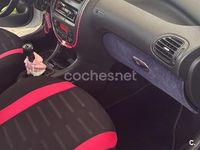 Usado Peugeot 206 70 CV (51 kW) 2005 Blanco Berlina