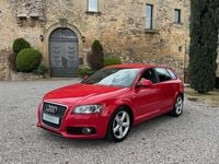 Usado Audi A3 Sportback Attraction 140 CV (102 kW) 2010 Rojo Utilitario