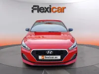 Usado Hyundai i30 110 CV (80 kW) 2018 Rojo Berlina