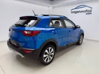 Usado Kia Stonic 100 CV (73 kW) 2023 Azul SUV