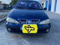Usado Renault Mégane Authentique 65 CV (47 kW) 2001 Azul Berlina