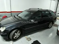 Usado Mercedes C220 Avantgarde 143 CV (105 kW) 2003 Azul Familiar