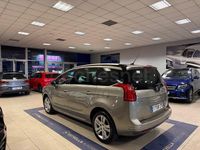 Usado Peugeot 5008 Allure 120 CV (88 kW) 2016 Beige Monovolumen