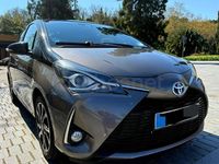 Usado Toyota Yaris Hybrid 100 CV (73 kW) 2017 Gris / plata Berlina