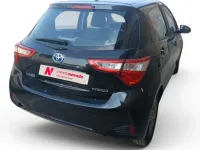 Usado Toyota Yaris Hybrid Active 73 CV (53 kW) 2019 Negro