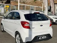 Usado Ford Ka Plus Ultimate 85 CV (62 kW) 2016 Blanco Utilitario
