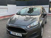 Usado Ford Fiesta Trend 82 CV (60 kW) 2017 Gris / plata Berlina