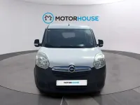 Usado Opel Combo Expression 90 CV (66 kW) 2014 Blanco Monovolumen