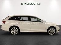 Usado Skoda Octavia Selection 204 CV (150 kW) 2024 Blanco Familiar