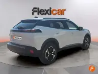 Usado Peugeot 2008 Allure 100 CV (73 kW) 2023 Blanco SUV