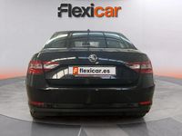 Usado Skoda Superb Style 150 CV (110 kW) 2017 Gris Berlina