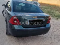 Usado Ford Mondeo Futura 115 CV (84 kW) 2005 Verde Berlina