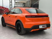 Nuevo Porsche Macan 300 kW (408 CV) 2026 Naranja SUV
