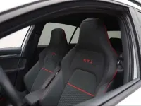 Usado VW Golf VIII GTI 300 CV (220 kW) 2023 Blanco Utilitario