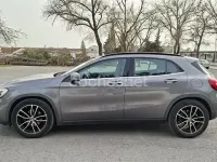 Usado Mercedes GLA180 122 CV (89 kW) 2017 Gris / plata SUV