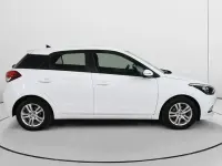 Usado Hyundai i20 90 CV (66 kW) 2015 Blanco Berlina
