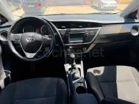 Usado Toyota Auris Active 112 CV (82 kW) 2016 Blanco Familiar