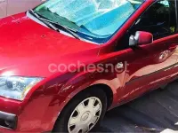 Usado Ford Focus Trend 100 CV (73 kW) 2007 Rojo Berlina