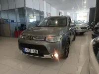 Usado Mitsubishi Outlander P-HEV 203 CV (149 kW) 2015 Gris / plata SUV