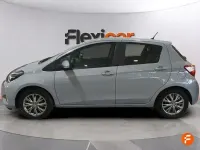 Usado Toyota Yaris Active 69 CV (50 kW) 2020 Gris Berlina