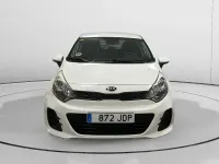 Usado Kia Rio 75 CV (55 kW) 2015 Blanco Berlina