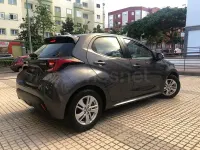 Usado Toyota Yaris Hybrid Active 116 CV (85 kW) 2022 Blanco Berlina