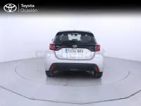 Usado Toyota Yaris Hybrid Active 116 CV (85 kW) 2025 Gris / plata Berlina